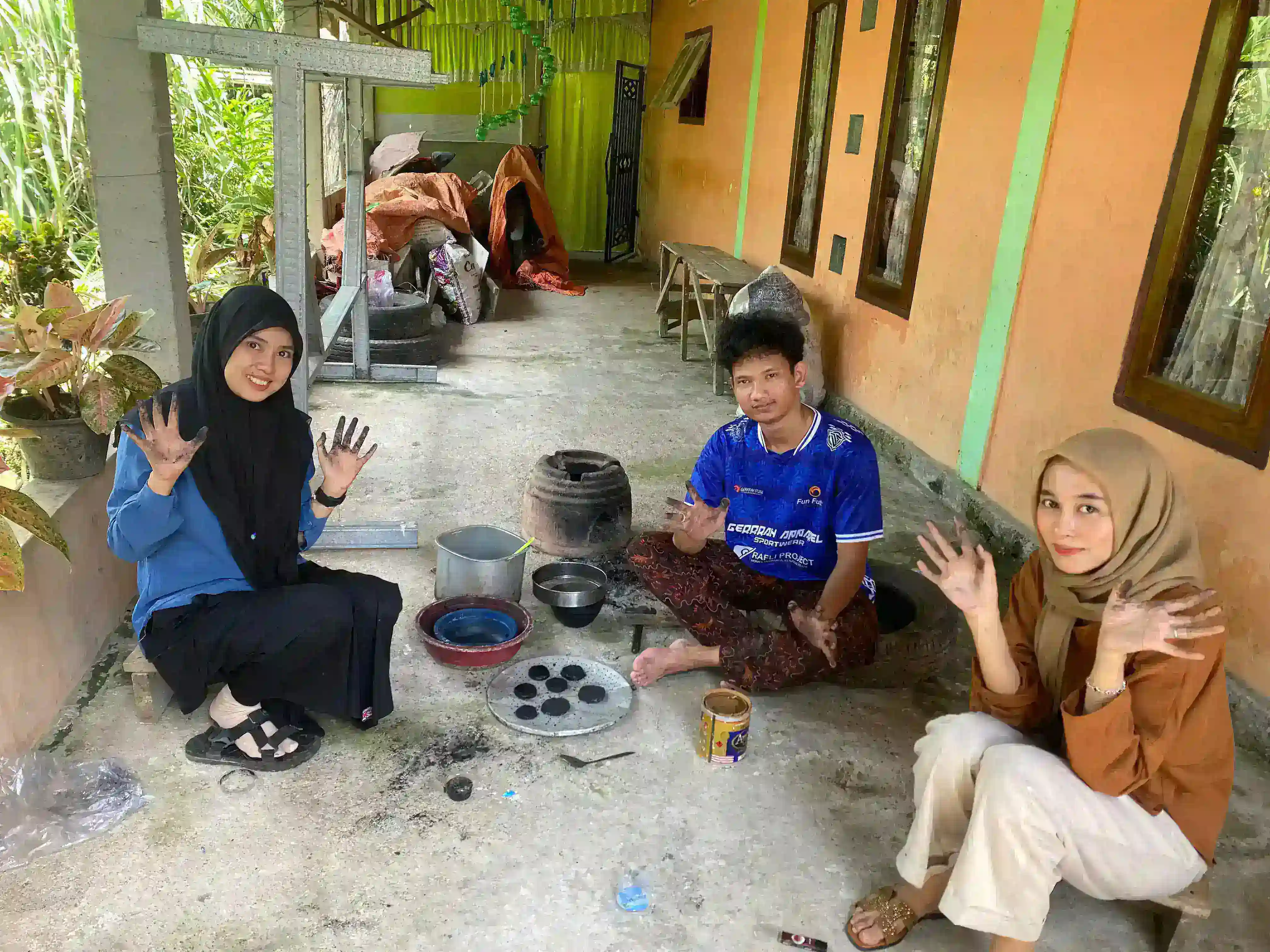 GUNCANG PADANG PARIAMAN! KADER SEMMI SULAP BONGGOL JAGUNG JADI “EMAS HITAM” SIAP TEMBUS PASAR EKSPOR  Limbah yang Dulu Dianggap Tak Berguna Kini Berubah Jadi Briket Ramah Lingkungan Bernilai Tinggi!