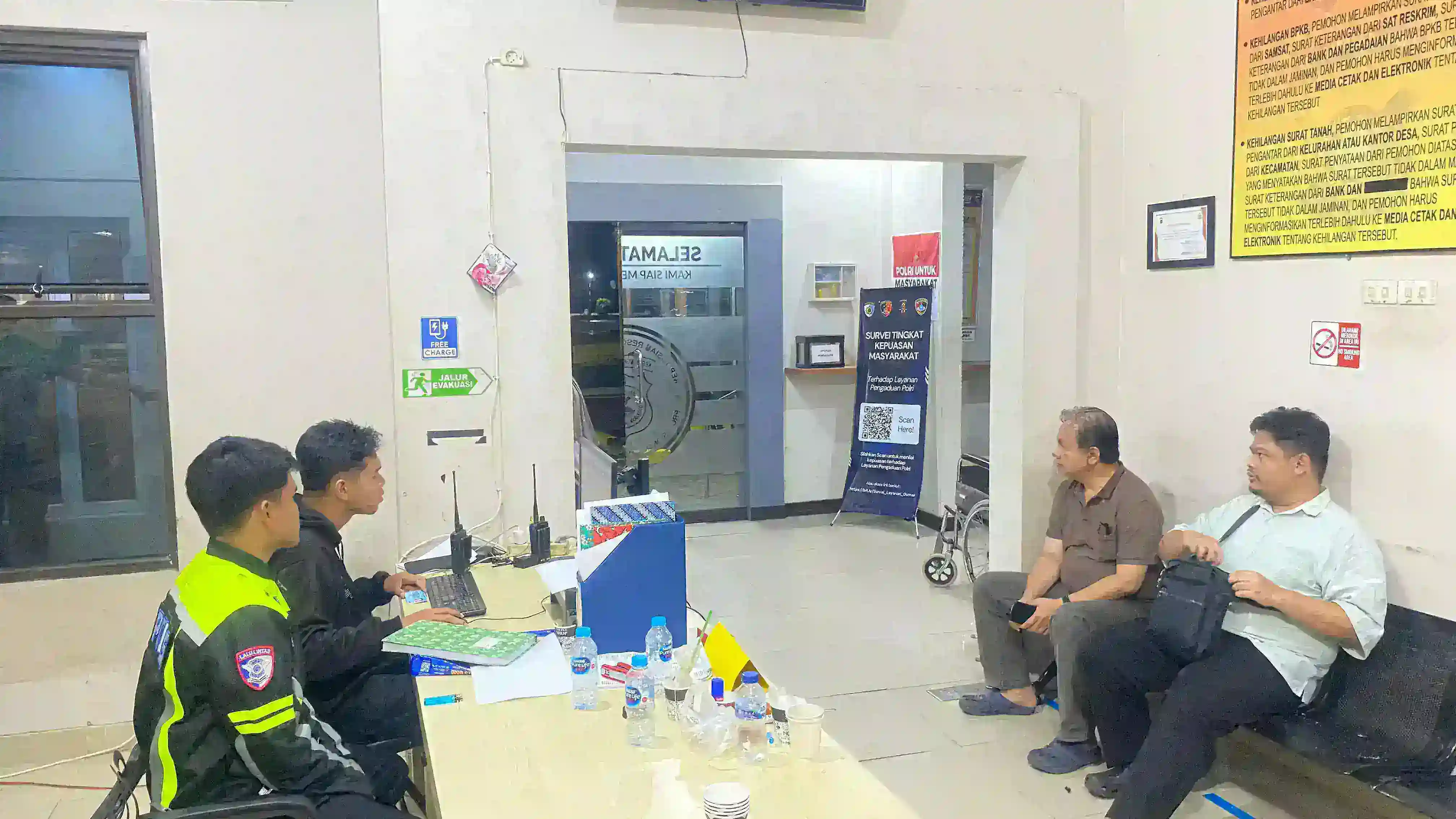 Polres Bangka Barat Tangani Kecelakaan Xenia dan Motor di Kelapa