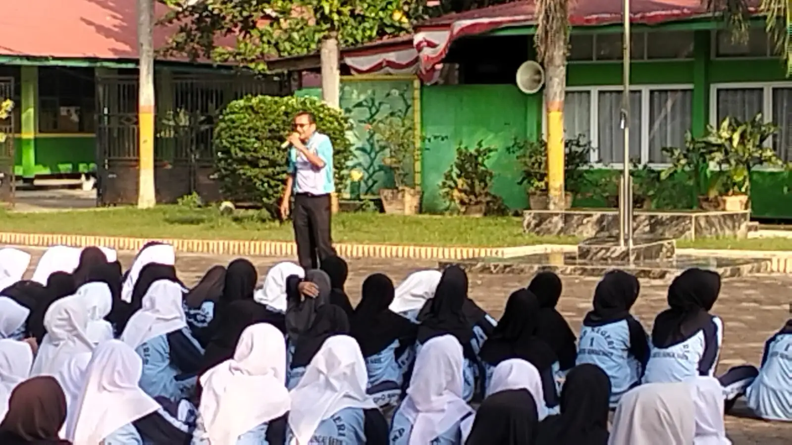 Sebelum Gerak Jalan Dimulai, Kepala SMPN 1 VII Koto Sungai Sariak Ingatkan Bahaya Bullying