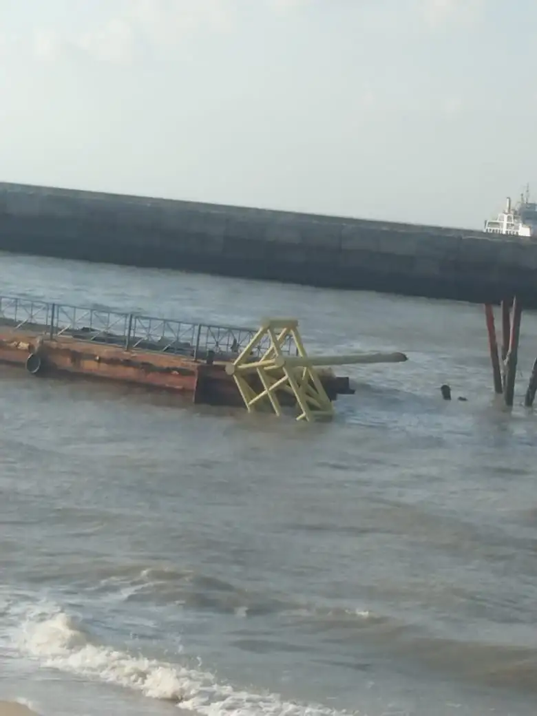 Dermaga Kapal Cepat Express Rute Palembang–Mentok Diduga Ditabrak Kapal Ferry ASDP