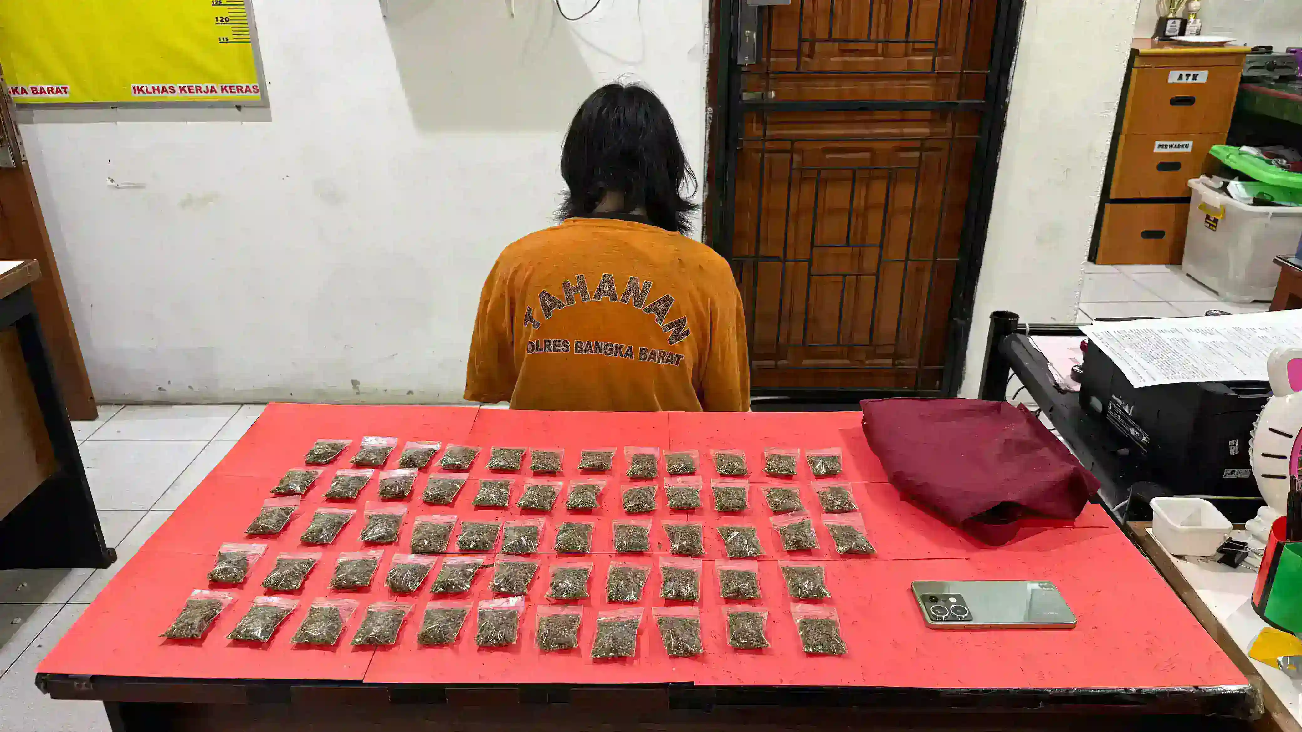 Polres Bangka Barat amankan pelaku dan 58 paket ganja di Mentok