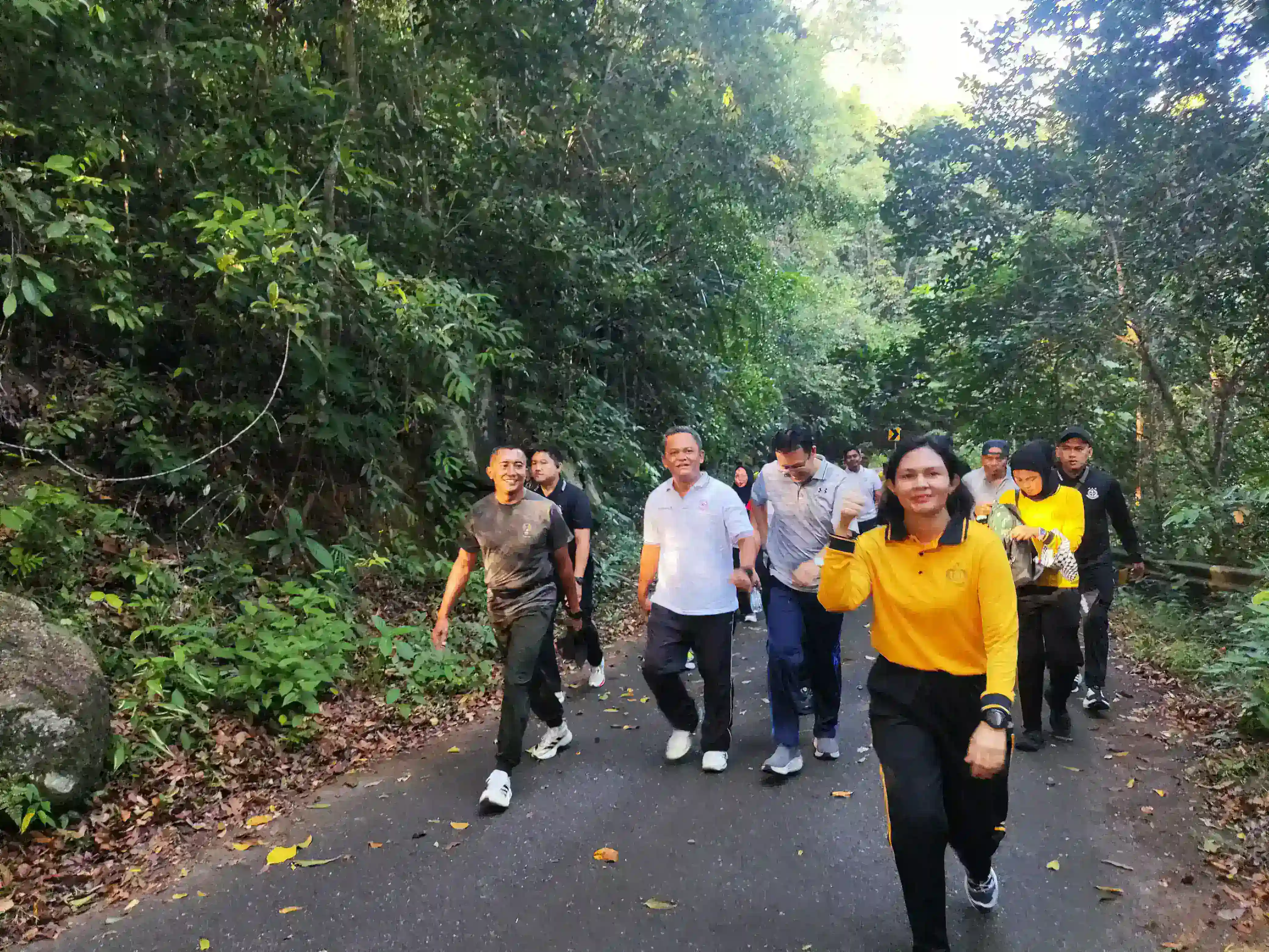 Kapolres Bangka Barat Tempuh Perjalanan ke Bukit Menumbing Bareng Forkopimda