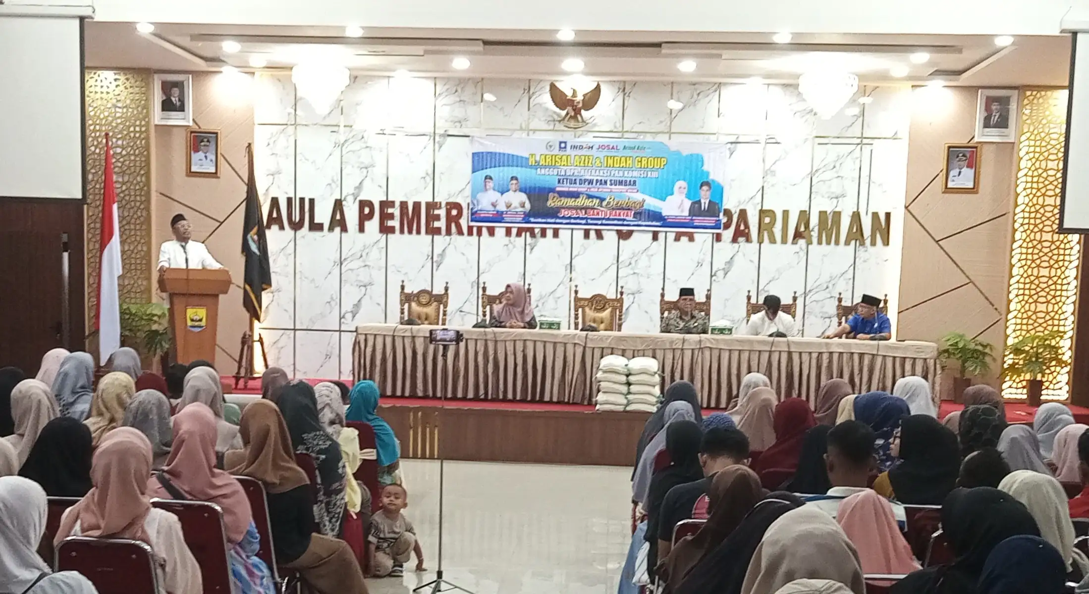 Ramadan Berbagi: H. Arisal Aziz Salurkan 2,7 Ton Beras untuk Guru Honorer di Kota Pariaman