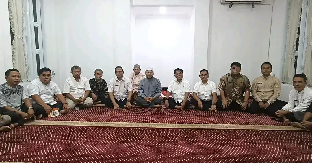   Calon Wali Nagari Pauh Kambar Wahid Dlaifullah Dipercayakan Bupati JKA Menjadi Imam Tarawih di Musholla Pendopo Waktu Di Bulan Ramadhan 1447 H Yang Lalu