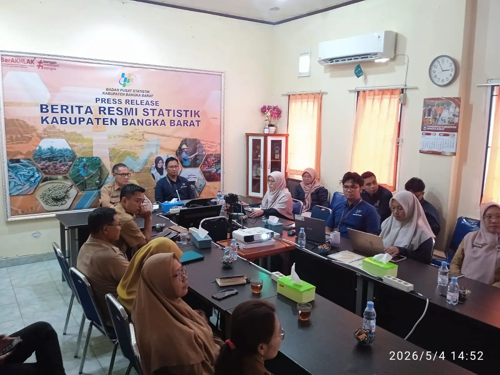 Menjaga Harga di Tengah Badai