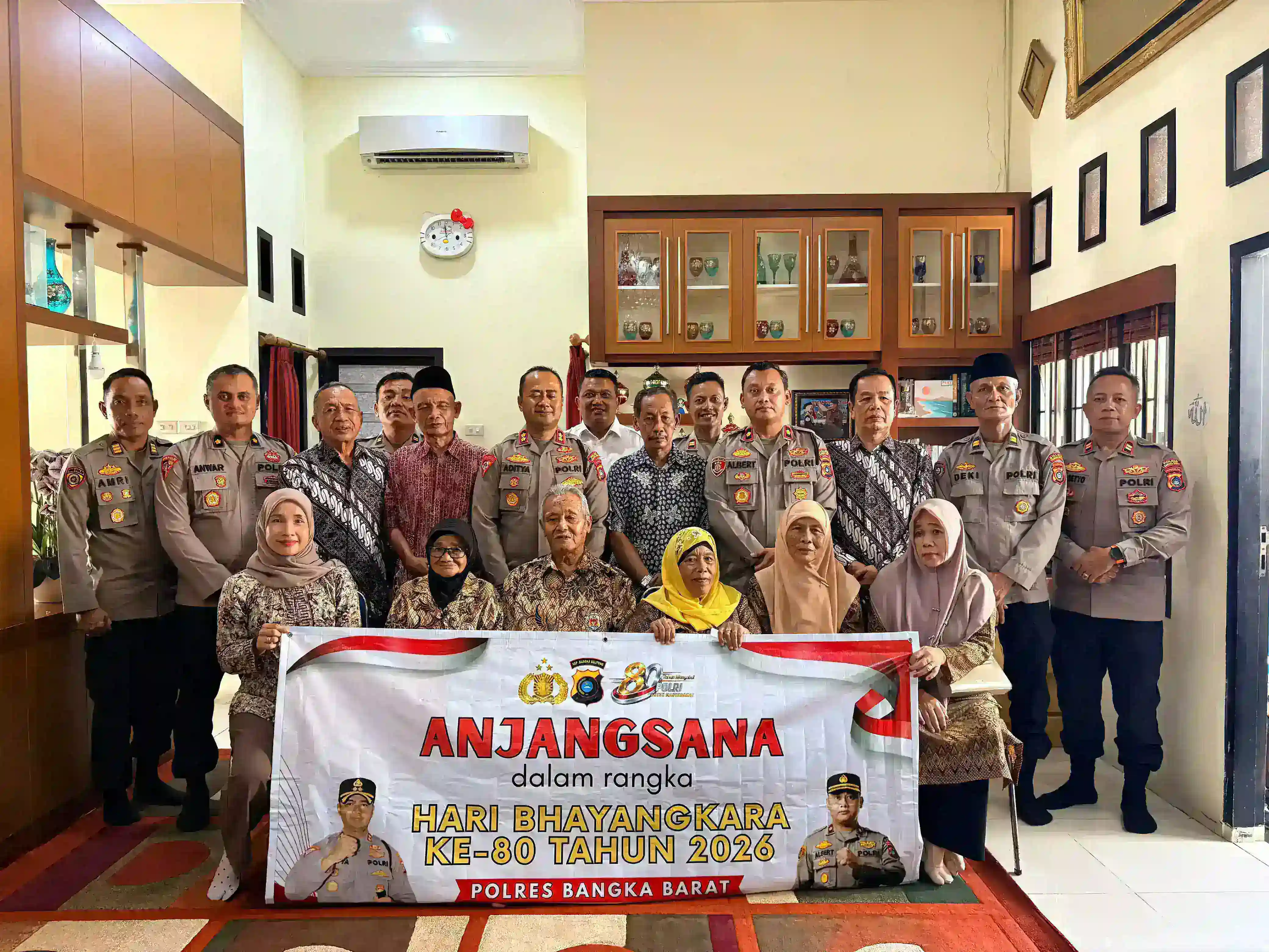 Anjangsana HUT Bhayangkara ke-80, Kapolres Bangka Barat Kunjungi Purnawirawan dan Warakawuri