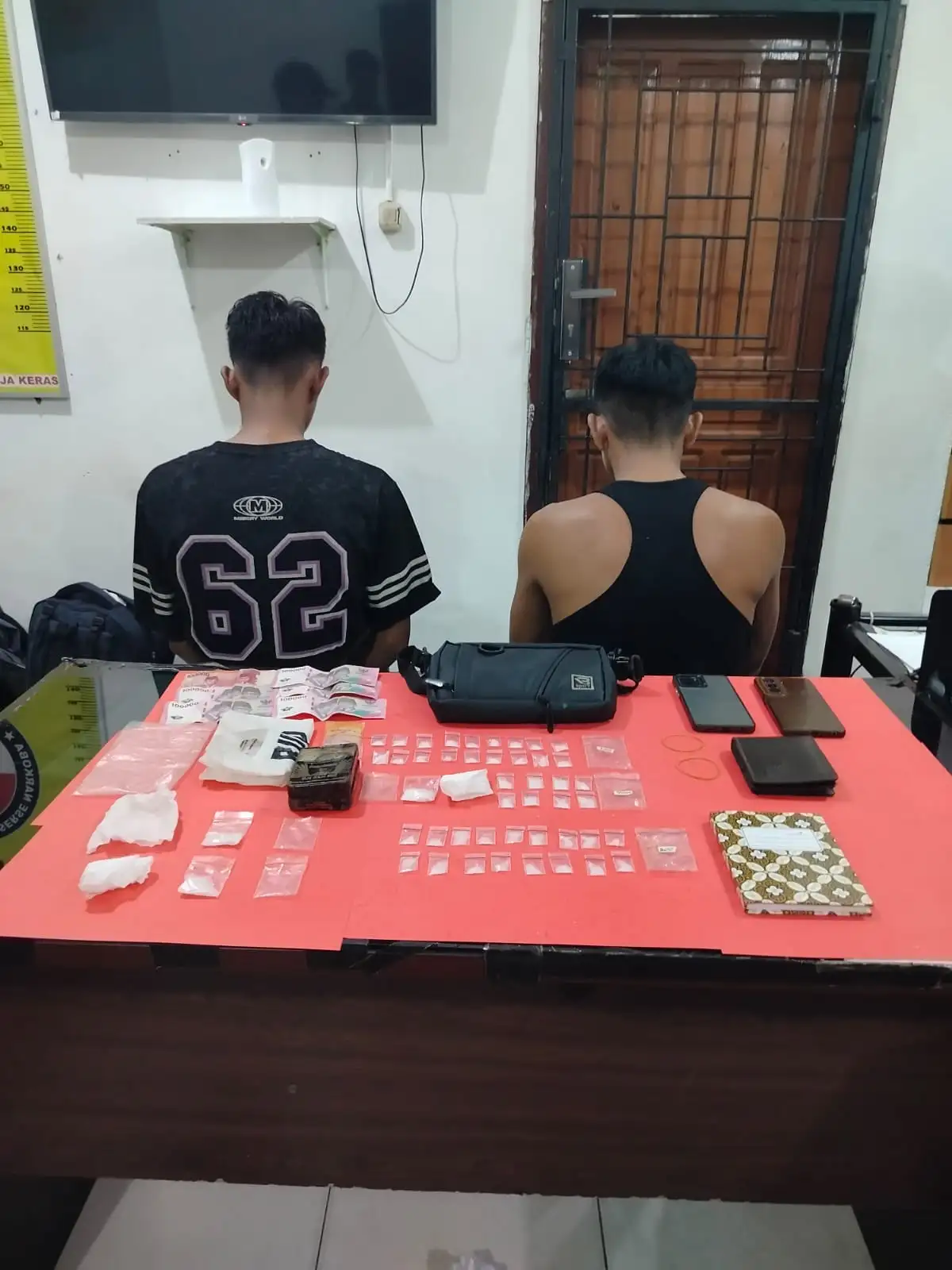 Satresnarkoba Polres Bangka Barat Gerebek Kontrakan di Tempilang